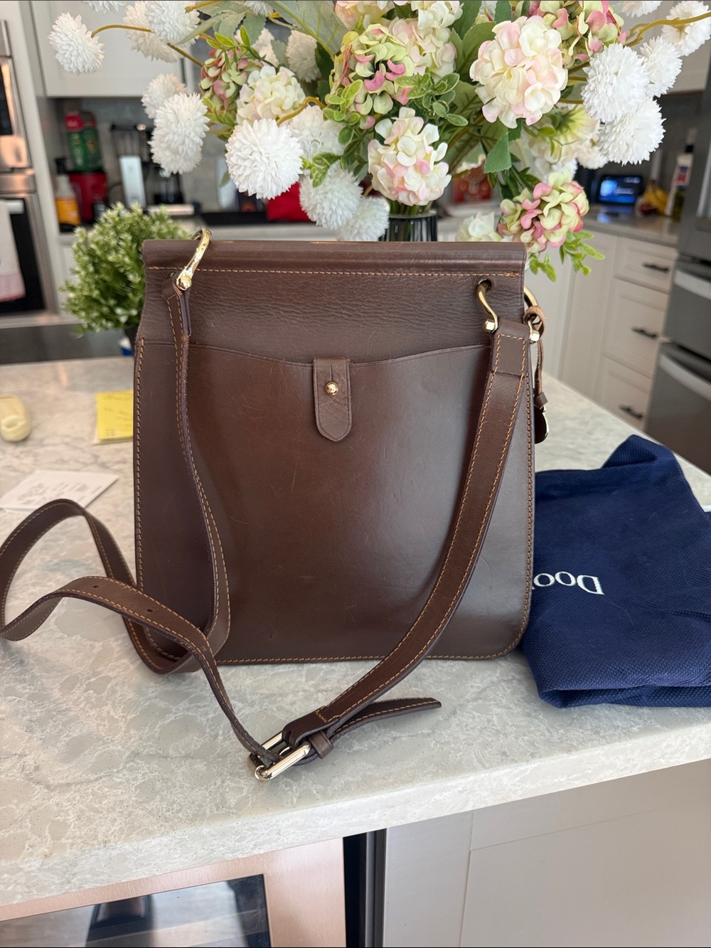 Dooney and Bourke flip tab Alto messenger crossbody - Picture 2 of 10